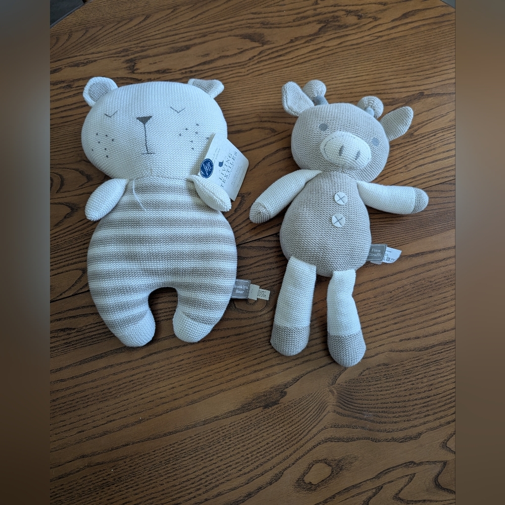 Living Textiles 18” Living Textiles. Finn Giraffe And Brookly Bear.  Knit. EUC.